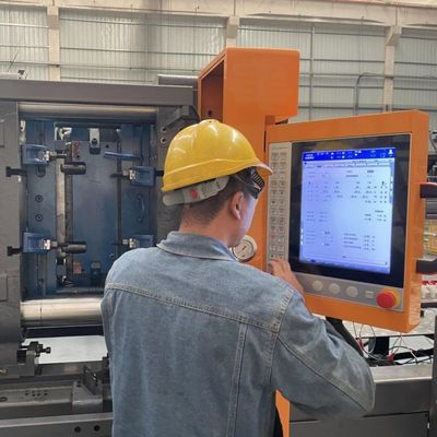 OUCO 800T Hydraulic Servo Strong Load Bearing Capacity Plastic Aquaculture Basin Injection Molding Machine