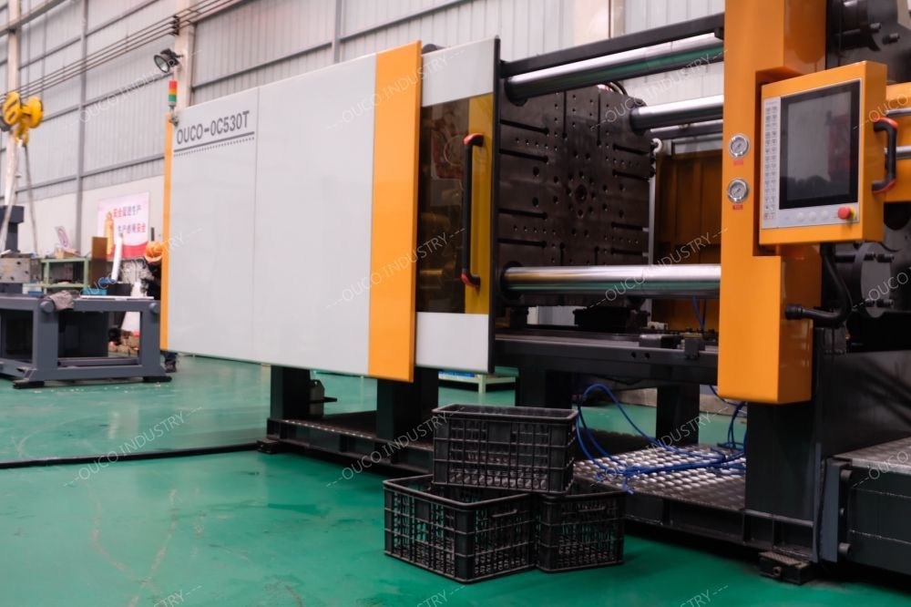 Economical Plastic Injection Moulding Machines 350 Ton Automation